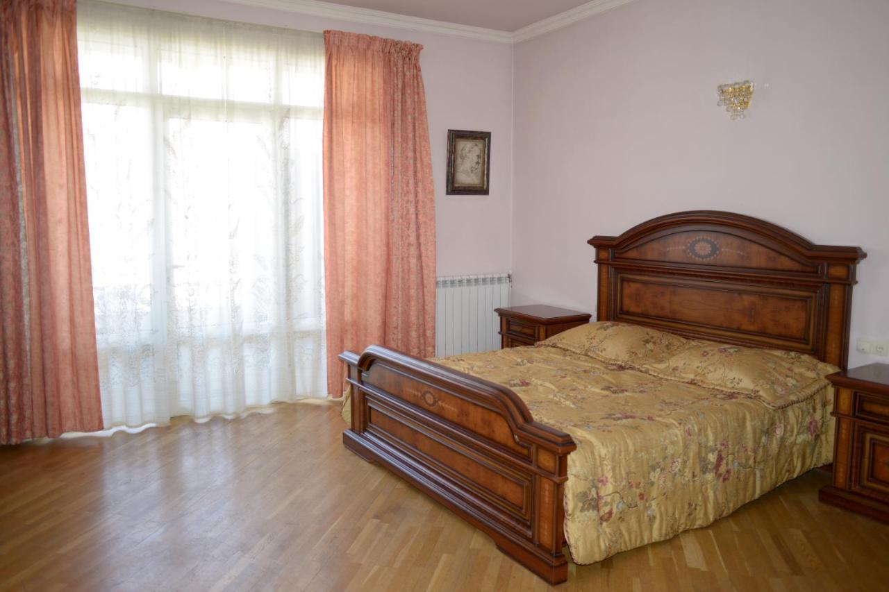 Bright And Modern 4Br Apartment - Center Of Erevan Esterno foto